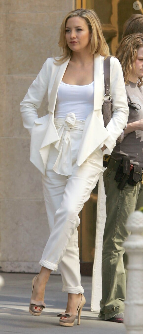 Total look blanc pour Kate Hudson, dont on salue pour une fois l'élégance !