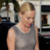 Kate Bosworth a opté pour une petite robe grise et nude parfaite, associée à une paire de sandales des plus simples, mais signée Louboutin.