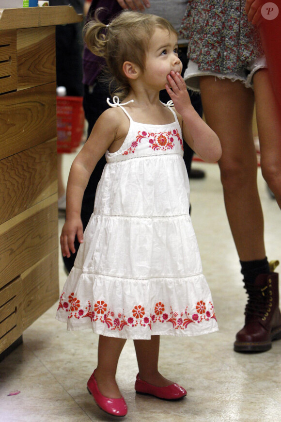 Jessica Alba fait du shopping avec sa fille Honor à Beverly Hills le 7 mai 2010