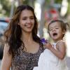 Jessica Alba fait du shopping avec sa fille Honor à Beverly Hills le 7 mai 2010
