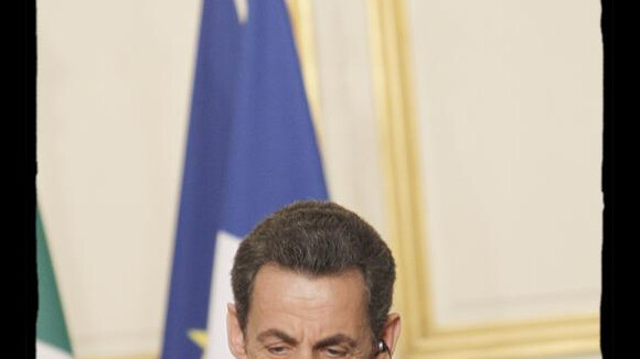 Regardez l'anniversaire complètement décalé du président de la République Nicolas Sarkozy !