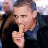 Pour tenir bon face au stress, Barack Obama s'offre de petites pauses gourmandes : un bon cornet de glace et ça repart !