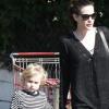 Liv Tyler et son fils Milo à Los Angeles. Le 12 mai 2010