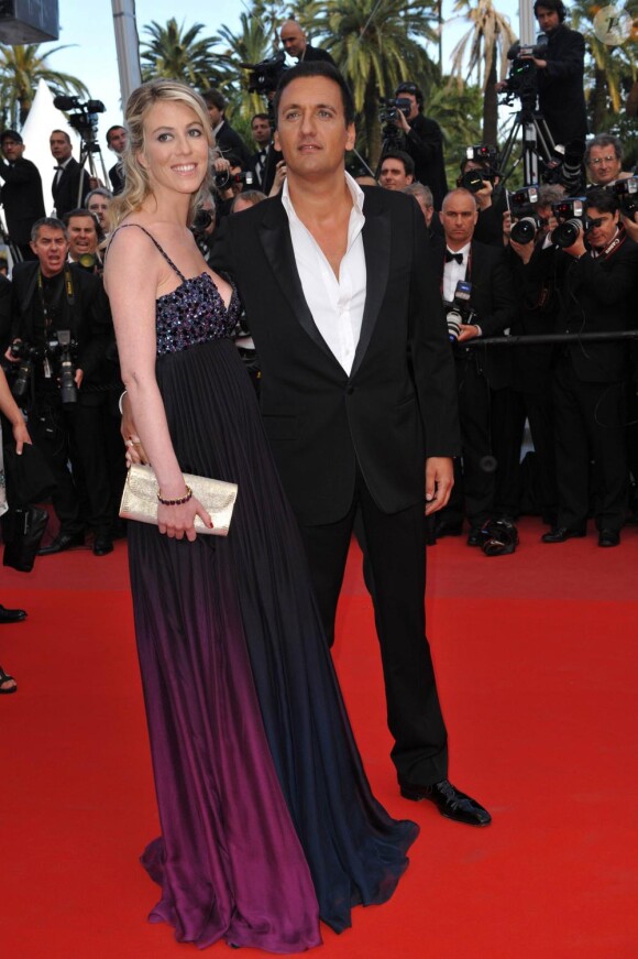 Dany Brillant et Nathalie, dans une robe Antoine Antoniadis, assortie d'un bracelet Jojoba, au 63e festival de Cannes. 14/05/2010