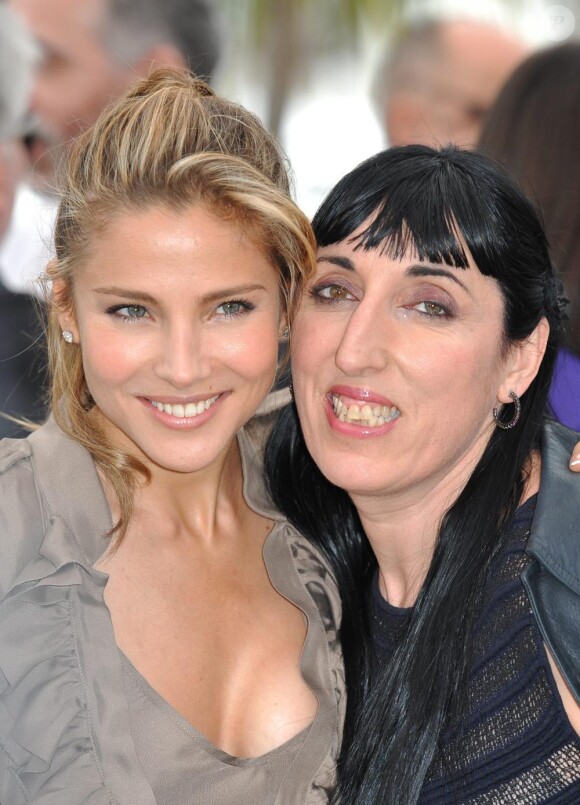 Elsa Pataky et Rossy de Palma lors du photocall Hommage au Cinéma Espagnol, au Festival de Cannes le 15 mai 2010