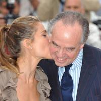 Cannes 2010 - Frédéric Mitterrand rend hommage à l'Espagne... en embrassant Elsa Pataky !