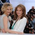 Meg Ryan et la reine Noor de Jordanie lors du photocall Countdown to Zero, au Festival de Cannes, le 16 mai 2010