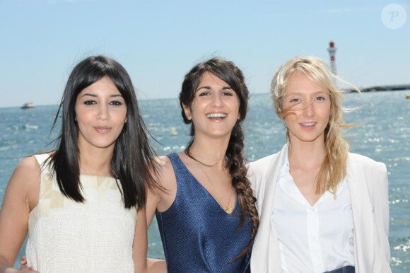 Leïla Bekhti, Géraldine Nakache, Audrey Lamy au photocall de Tout ce qui brille, lors du Festival de Cannes, le 16 mai 2010