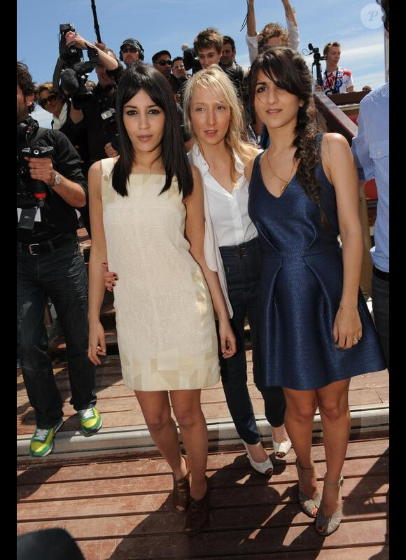 Leïla Bekhti, Géraldine Nakache, Audrey Lamy au photocall de Tout ce qui brille, lors du Festival de Cannes, le 16 mai 2010
