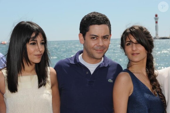 Leïla Bekhti, Géraldine Nakache et Manu Payet au photocall de Tout ce qui brille, lors du Festival de Cannes, le 16 mai 2010