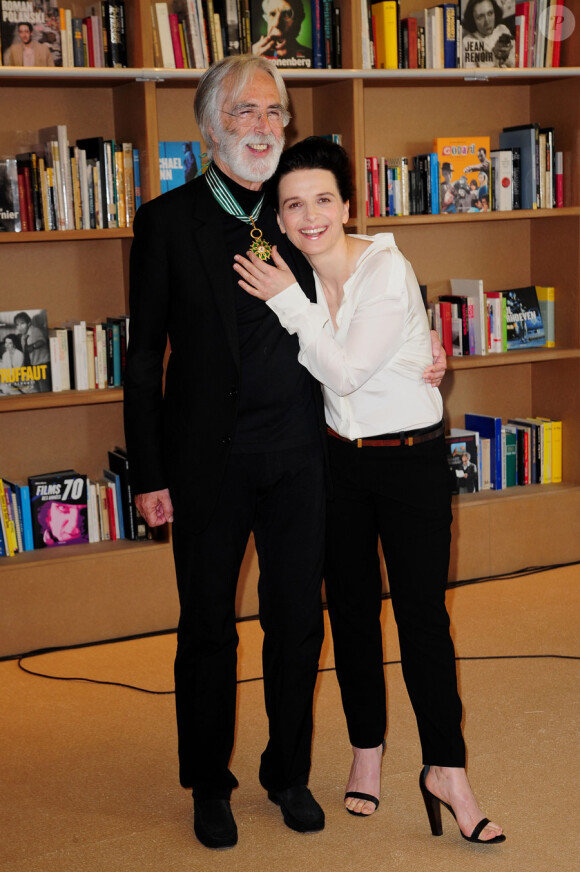 Michael Haneke  aux côtés de Juliette Binoche lors du festival de Cannes le 16 mai 2010