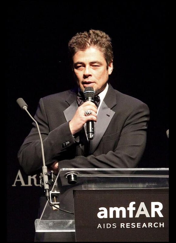 Benicio del Toro lors du gala de l'amfAR le 20 mai 2010 à Antibes