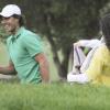 Rafael Nadal, le 20 mai 2010, s'adonne au golf sur son île de Majorque sous le regard de sa compagne Xisca