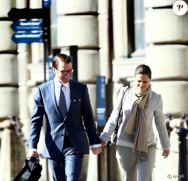 En mai 2010, Victoria de Suède et Daniel Westling continuent les préparatifs de mariage et ont visité la cathédrale où ils seront unis...