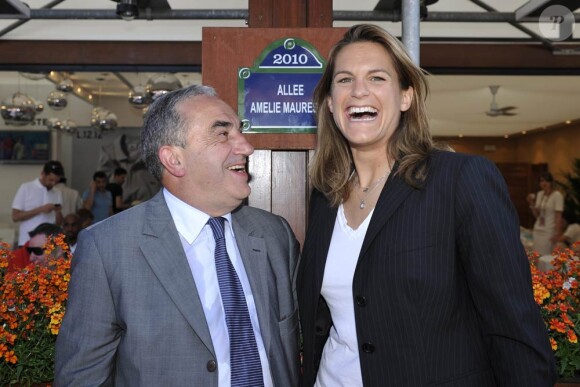 Amélie Mauresmo inaugurait dimanche 23 mai 2010 l'allée principale de Roland-Garros, baptisée cette année d'après son nom