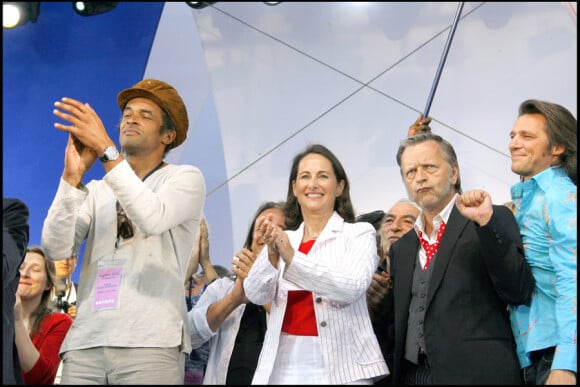 Ségolène Royal entourée de Yannick Noah, Renaud, Yvan Le Bolloc'h