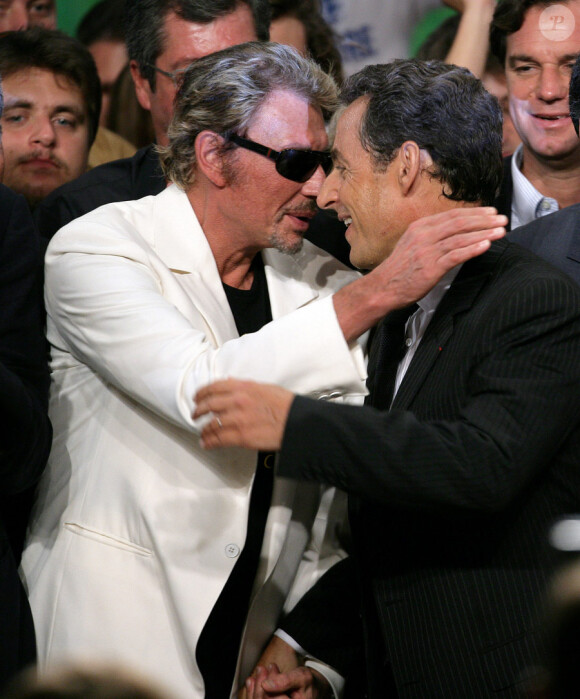Nicolas Sarkozy soutenu par Johnny lors de sa campagne présidentielle