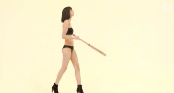 Lussi est l'héroïne d'une séquence vidéo promotionnelle tournée pour l'artiste Alexandre Delacroix