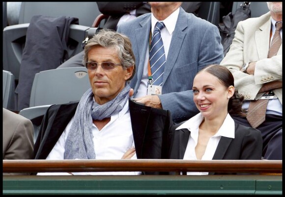 Dominique Desseigne et la Alexandra Cardinale lors de la cinquième journée du tournoi des internationaux de tennis de Roland Garros 2010 le 27 mai 2010