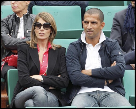 Sabri Lamouchi et une amie lors de la cinquième journée du tournoi des internationaux de tennis de Roland Garros 2010 le 27 mai 2010