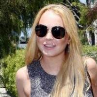 Lindsay Lohan : Radieuse, la starlette ne quitte plus ses bottes même sous un soleil de plomb !