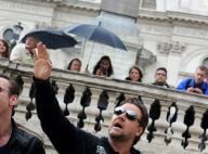 Regardez Russell Crowe et ses compagnons pousser la chansonnette en pleine rue !
