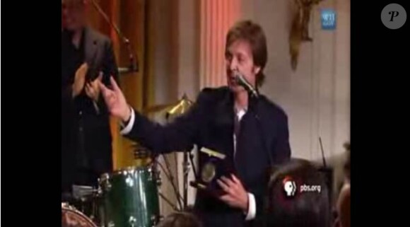 Paul McCartney reçoit le prix Gershwin des mains de Barack Obama, le 2 juin 2010.