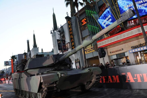 Un char d'assaut sur Hollywood Boulevard, à l'occasion de l'avant-première de L'agence tous risques, qui s'est tenue au Graumann's Chinese Theatre de Los Angeles, le 3 juin 2010.