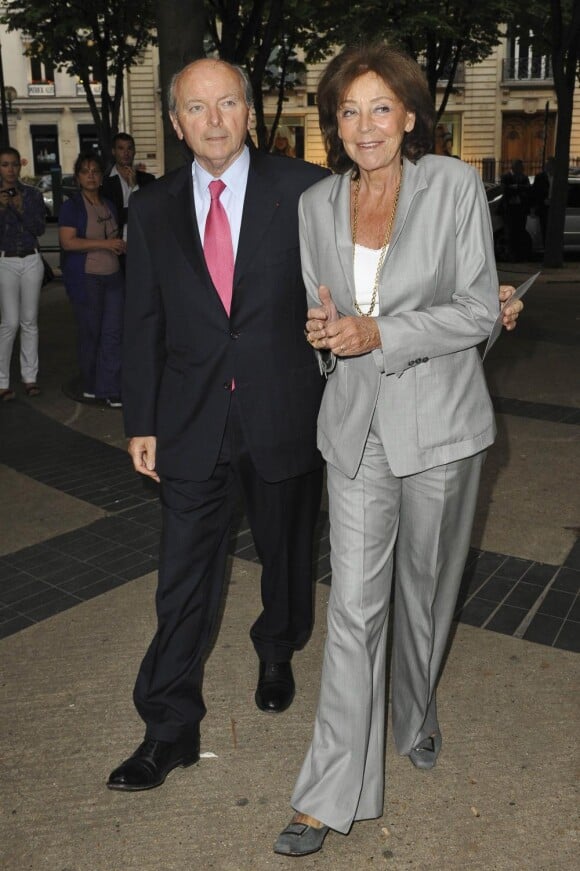 Jacques Toubon et son épouse à l'anniversaire de la fondation Culture & Diversité, au Théâtre du Rond-Point, à Paris.