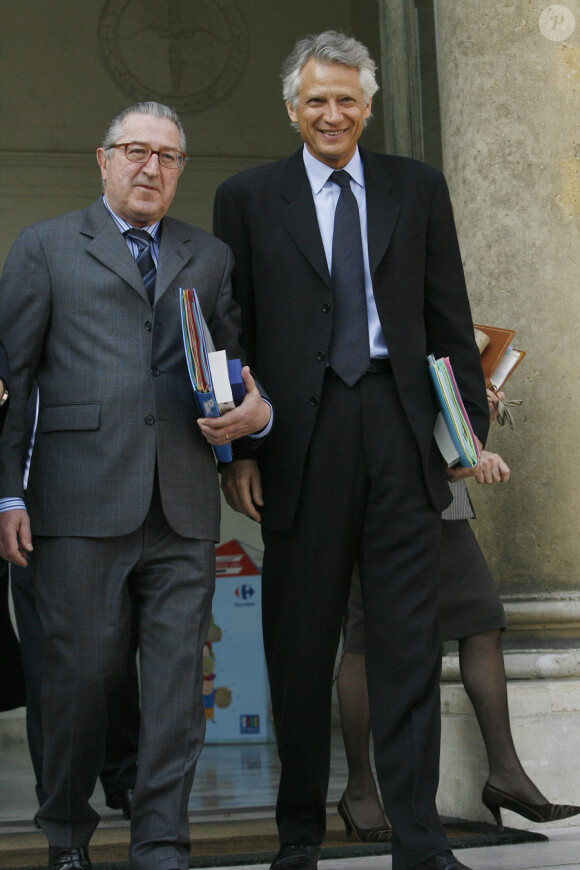 Henri Cuq, à l'époque ministre des relations avec le Parlement, et Dominique Villepin, ancien Premier ministre, en 2007