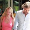 Britney Spears et son petit ami Jason Trawick se rendent dans un centre commercial pour acheter des vélos à Sean Preston et Jayden James, les enfants de Brit, vendredi 11 juin à Los Angeles.