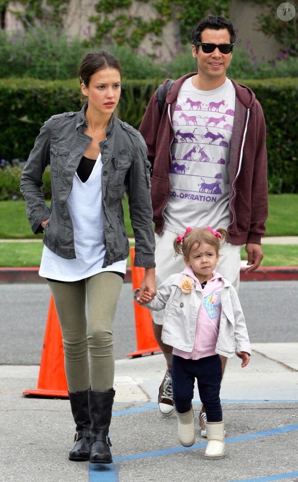 Jessica Alba, Cash Warren et leur adorable fille Honor à Los Angeles le 12 juin 2010