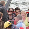Kristen Stewart et Taylor Lautner s'offrent une balade en bateau, le dimanche 30 mai à Sydney, en Australie.