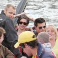 Kristen Stewart et Taylor Lautner s'offrent une balade en bateau, le dimanche 30 mai à Sydney, en Australie.