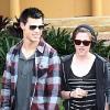 Kristen Stewart et Taylor Lautner reviennent de leur balade en bateau, le dimanche 30 mai à Sydney, en Australie.
