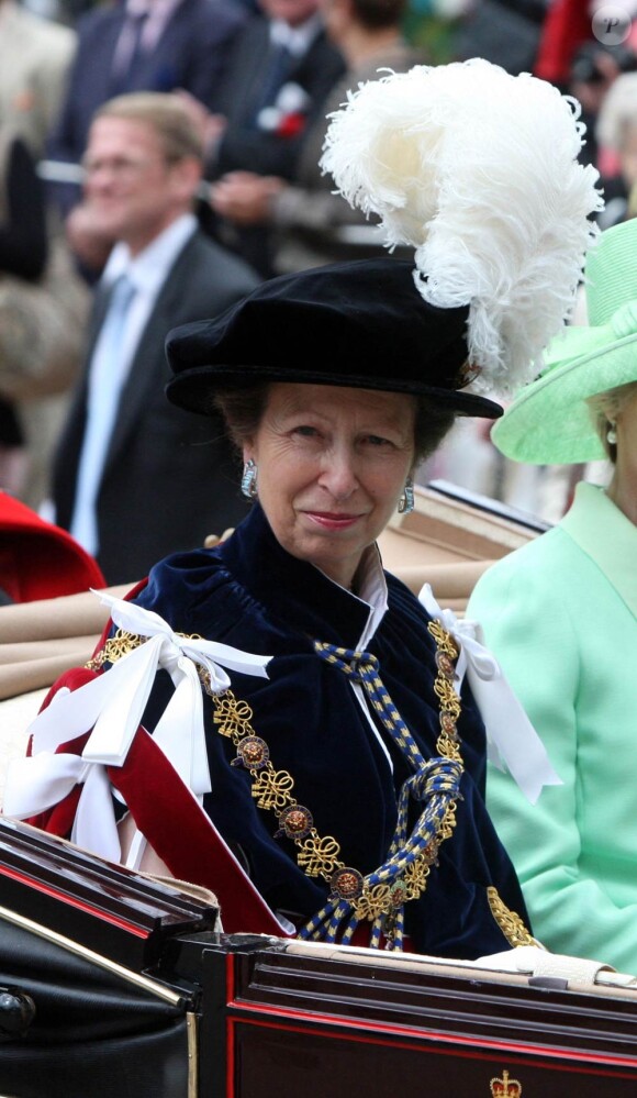 Le 14 juin 2010 se déroulait le rituel de l'ordre de la Jarretière, le plus vieil ordre de chevalerie du Royaume-Uni, en présence notamment de la reine Elizabeth II, souveraine de la Jarretière, et du prince William, chevalier.
