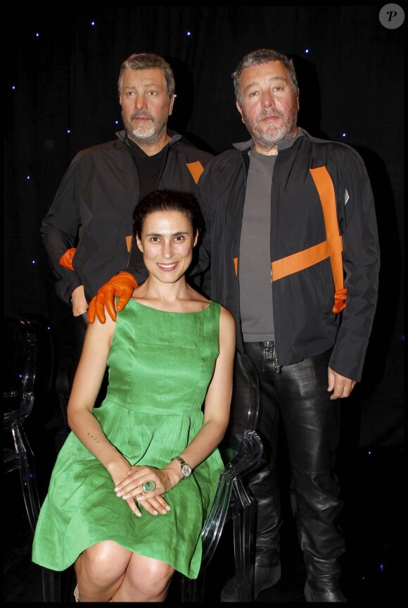 Philippe Starck a les honneurs de sa statue au musée Grévin... et sa femme Jasmine est ravie : deux chéris pour le prix d'un !