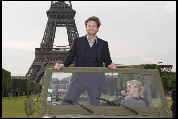 Bradley Cooper et toutes les stars de L'agence tous risques en promo à Paris, sur le Champ de Mars, le 14 juin 2010.