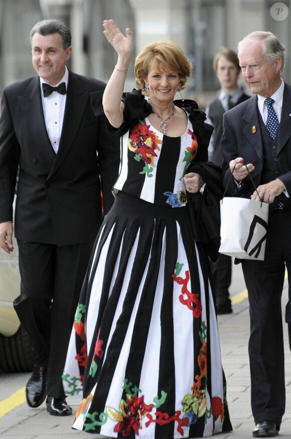 A Stockholm, les 16 et 17 juin, des invités de prestige ont commencé à affluer en vue du mariage de la princesse Victoria samedi 19 juin. Photo : le prince Radu de Roumanie et sa femme Margarita.