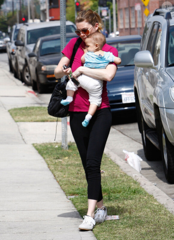 Ellen Pompeo et sa fille Stella Luna à Los Angeles, le 18 juin 2010