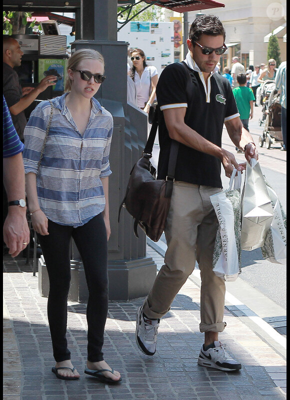 Amanda Seyfried et Dominic Cooper à Los Angeles, le 19 juin 2010