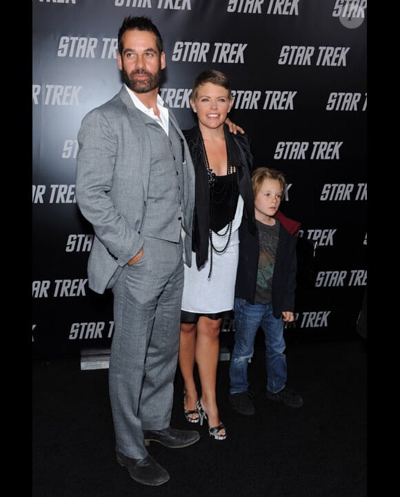 Adrian Pasdar en compagnie de sa femme Natalie Naimes et de leur fils Beckett pour la première de Star Treck à Los Angeles en avril 2009