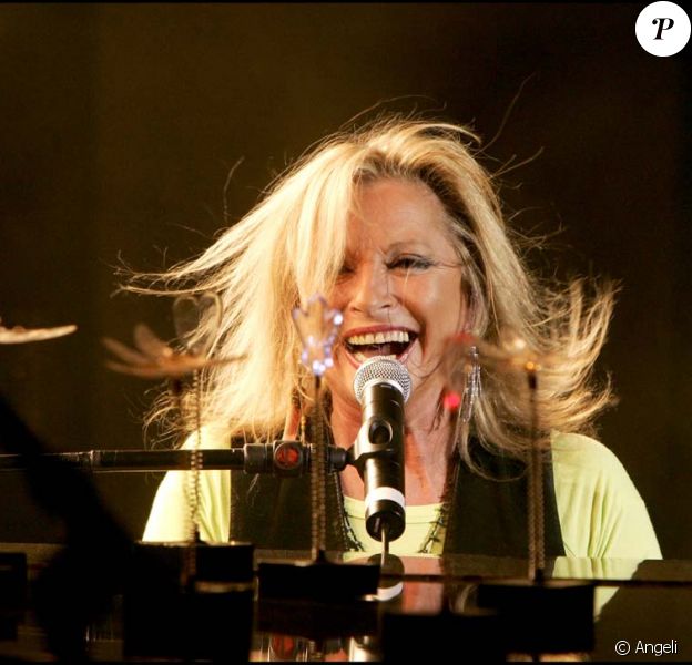 Véronique Sanson reivent le 25 octobre avec l'album Plusieurs Lunes