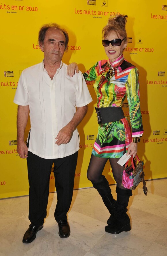 Richard Bohringer et Arielle Dombasle à l'occasion de la soirée de clôture des Nuits en Or du Court Métrage, qui s'est tenue à l'Unesco, à Paris, le 30 juin 2010.