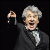 Michel Boujenah, sur scène, dans son spectacle Enfin libre !