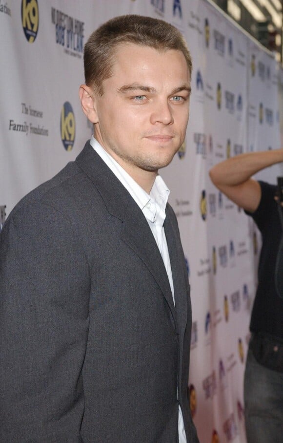 Leonardo DiCaprio les cheveux très courts en 2005