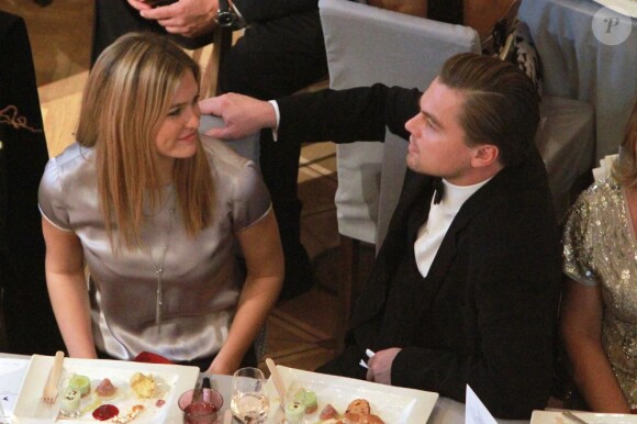 Leonardo DiCaprio et Bar Refaeli lors d'un gala de charité à Berlin en février 2010