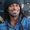 En juillet 2010, Yannick Noah rode son nouvel album, Frontières, dans des établissements pénitentiaires, avant une parution au mois d'août et un show grandiose au Stade de France le 25 septembre.