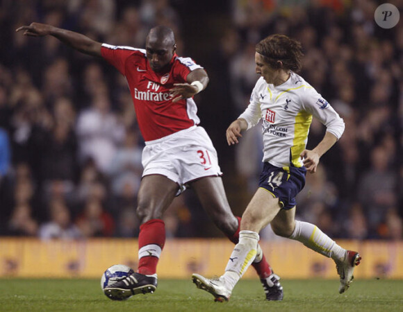 Sol Campbell en pleine action en avril 2010
