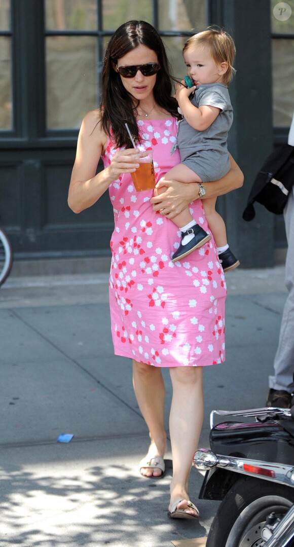 Jennifer Garner et sa fille Seraphina (17 juillet 2010 à NYC)